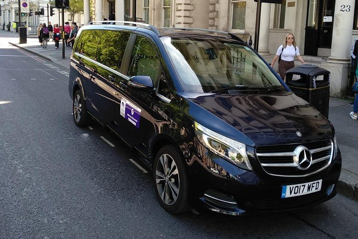Executive Mercedes V Class in London, going to Gatwick